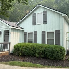 Nightingale apt with hot tub walk to Saugatuck!
