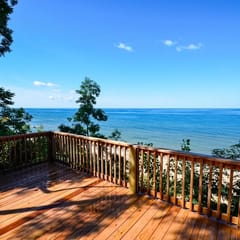 100" private beach frontage on LK MI, Hot tub