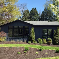Pet friendly, walk to Saugatuck, hot tub!