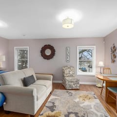 Riverview apt. in heart of downtown Saugatuck!