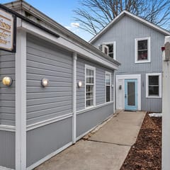 Wallys Place apt heart of Saugatuck walk anywhere!