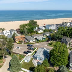 House Haven steps from North Beach walk to town!
