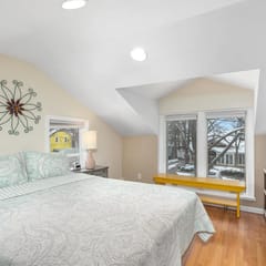 DT View apt in Heart of Saugatuck, walk anywhere!