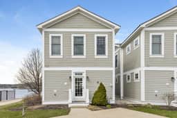 Mermaid townhouse shared pool walk to Saugatuck! - Image 2