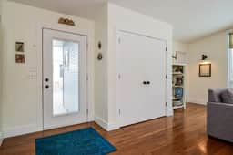 Pet friendly, walk to Saugatuck, hot tub! - Image 3