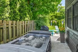 Singapore Stable hot tub walk to Saugatuck! - Image 5