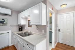 Riverview apt. in heart of downtown Saugatuck! - Image 5