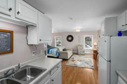 Riverview apt. in heart of downtown Saugatuck! - Image 4