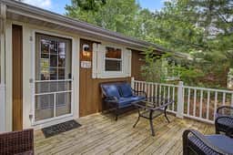 Maple Ridge Brown Cottage HOT TUB! - Image 3