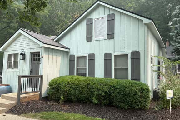 Nightingale apt with hot tub walk to Saugatuck! - Image 1