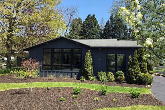 Pet friendly, walk to Saugatuck, hot tub! - Image 1