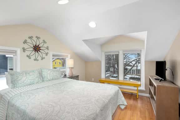 DT View apt in Heart of Saugatuck, walk anywhere! - Image 1