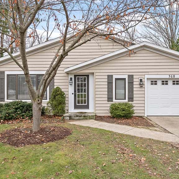 Pet friendly, game room hot tub walk to Saugatuck! - Image 1
