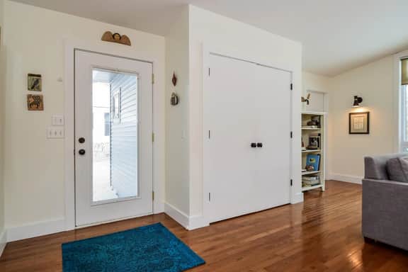 Pet friendly, walk to Saugatuck, hot tub! - Image 3