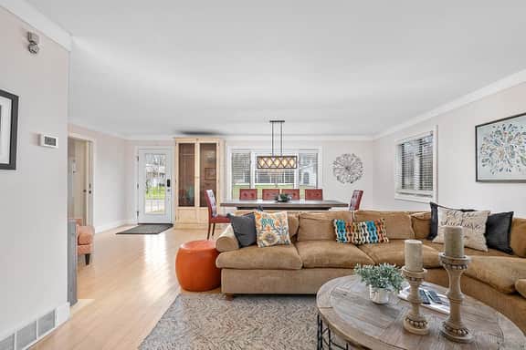 Pet friendly, game room hot tub walk to Saugatuck! - Image 5