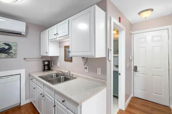 Riverview apt. in heart of downtown Saugatuck! - Image 5