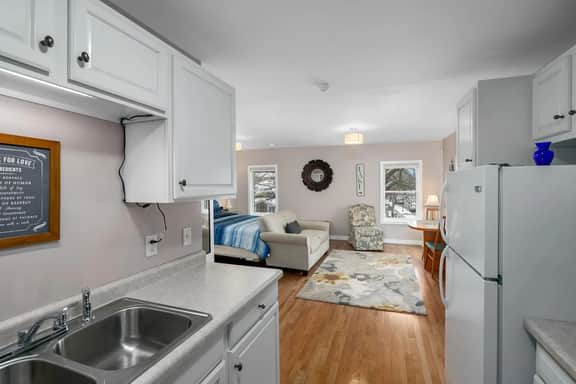 Riverview apt. in heart of downtown Saugatuck! - Image 4