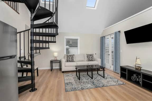 Apt in heart of DT Saugatuck river views from balc - Image 5
