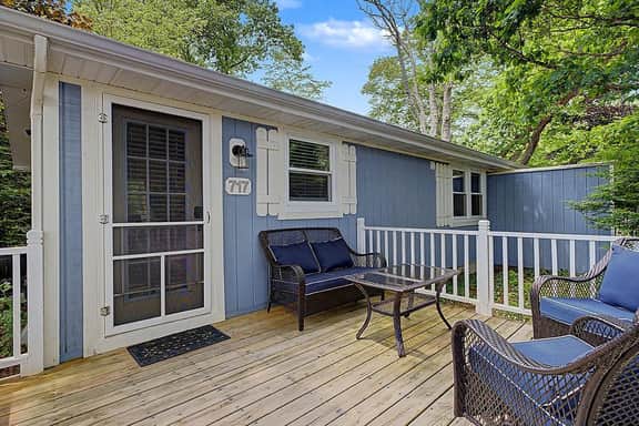Maple Ridge Blue Cottage-HOT TUB! - Image 4