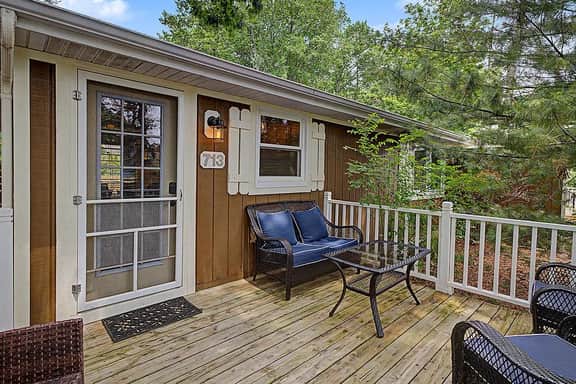 Maple Ridge Brown Cottage HOT TUB! - Image 3