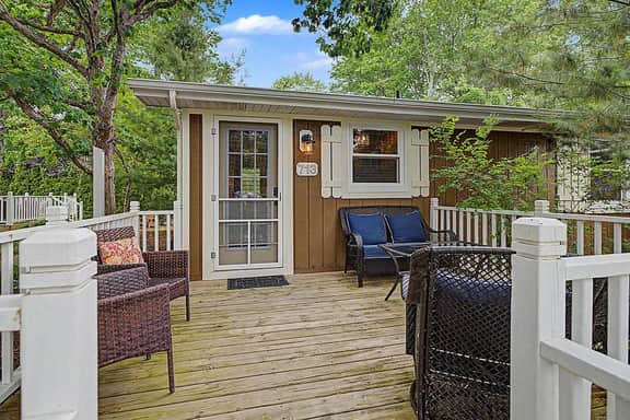 Maple Ridge Brown Cottage HOT TUB! - Image 2